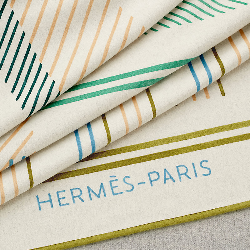 プレード 《カヴァリエ・エコセ》プリント | Hermès - エルメス-公式サイト